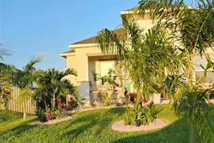 225 SW 31st Pl, Cape Coral, FL 33991 - Photo 2