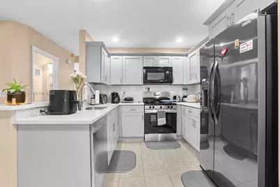 881 NW 208th Dr, Pembroke Pines, FL 33029 - Photo 4