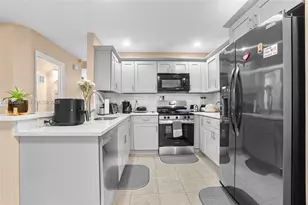 881 NW 208th Dr, Pembroke Pines, FL 33029 - Photo 4
