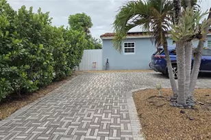 1310 N 70th Way, Hollywood, FL 33024 - Photo 2