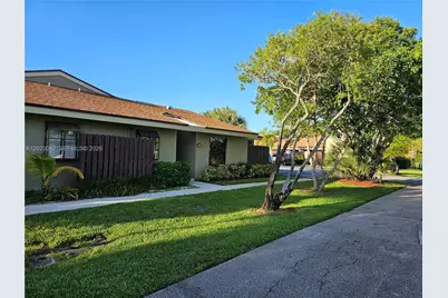 164 Meadows Dr, Boynton Beach, FL 33436 - Photo 2