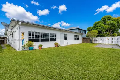11641 NW 42nd St, Sunrise, FL 33323 - Photo 2