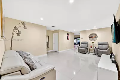 1071 W 37th St, Hialeah, FL 33012 - Photo 8