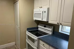 301 SW 86th Ave, Pembroke Pines, FL 33025 - Photo 10