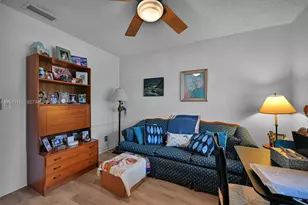 330 Briarwood Cir, Hollywood, FL 33024 - Photo 22