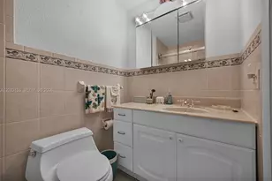 330 Briarwood Cir, Hollywood, FL 33024 - Photo 20