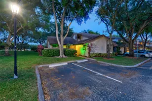 9367 SW 1st St, Plantation, FL 33324 - Photo 4