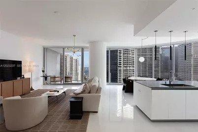 300 S Biscayne Blvd Way #2107, Miami, FL 33131 - Photo 4