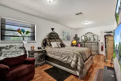 1020 NW 25th Ave, Fort Lauderdale, FL 33311 - Photo 8