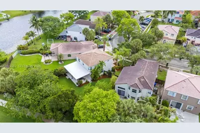 690 NW 159th Ln, Pembroke Pines, FL 33028 - Photo 42