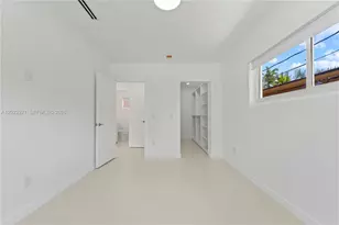 13185 Emerald Dr, North Miami, FL 33181 - Photo 14