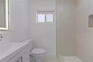 13185 Emerald Dr, North Miami, FL 33181 - Photo 10