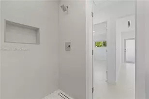 13185 Emerald Dr, North Miami, FL 33181 - Photo 12