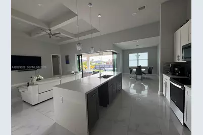 113 NW 38th Pl, Cape Coral, FL 33993 - Photo 8