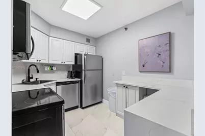 5225 Collins Ave #1509, Miami Beach, FL 33140 - Photo 4
