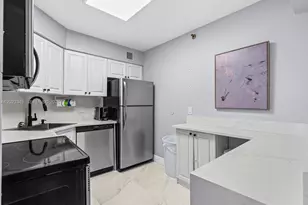 5225 Collins Ave, Miami Beach, FL 33140 - Photo 4