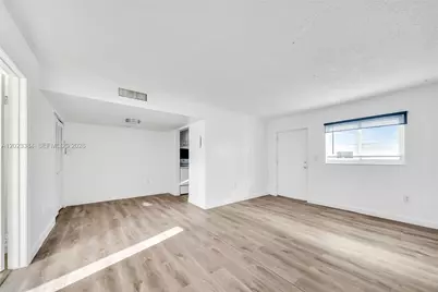2011 Bay Dr #8, Miami Beach, FL 33141 - Photo 2