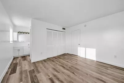 2011 Bay Dr #8, Miami Beach, FL 33141 - Photo 10