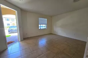 9261 W 33rd Way, Hialeah, FL 33018 - Photo 4