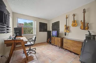 10233 NW 9th St Cir, Miami, FL 33172 - Photo 14