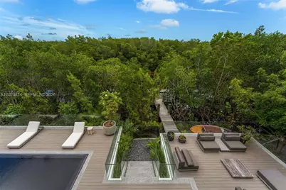 132 Paloma Dr, Coral Gables, FL 33143 - Photo 14