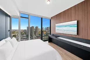 20 NE 11th St, Miami, FL 33132 - Photo 2