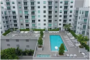 729 NW 2nd St, Miami, FL 33128 - Photo 2