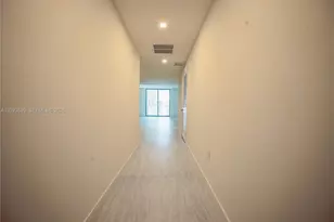 77 SE 5th St, Miami, FL 33131 - Photo 2