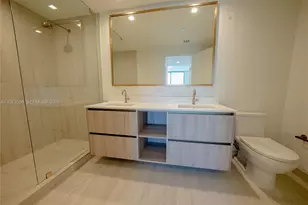 77 SE 5th St, Miami, FL 33131 - Photo 16
