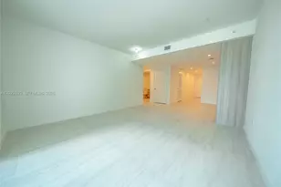 77 SE 5th St, Miami, FL 33131 - Photo 4
