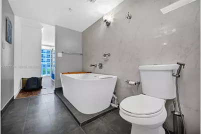 2401 Collins Ave #504, Miami Beach, FL 33140 - Photo 18