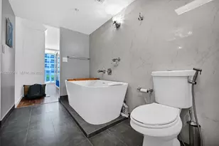 2401 Collins Ave, Miami Beach, FL 33140 - Photo 18