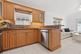 17655 SW 6th St, Pembroke Pines, FL 33029 - Photo 4