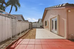 17655 SW 6th St, Pembroke Pines, FL 33029 - Photo 18