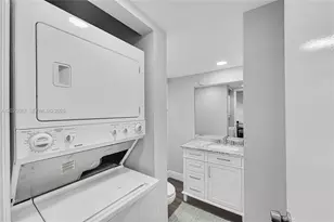 8405 NW 61st St, Tamarac, FL 33321 - Photo 12