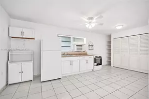 877 W 33rd St, Hialeah, FL 33012 - Photo 12