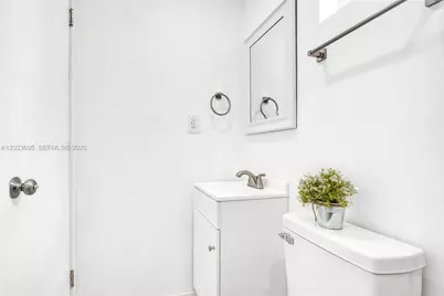 877 W 33rd St #A, Hialeah, FL 33012 - Photo 34