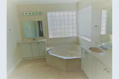 17883 SW 5 St, Pembroke Pines, FL 33029 - Photo 28