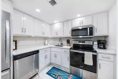 320 Seaview Court #2-1207, Other City - In The State Of Florida, FL 34145 - Photo 20
