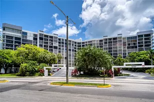 600 SW Parkview Dr, Hallandale Beach, FL 33009 - Photo 2