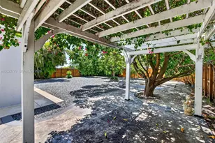 709 NW 9th Ct, Hallandale Beach, FL 33009 - Photo 40
