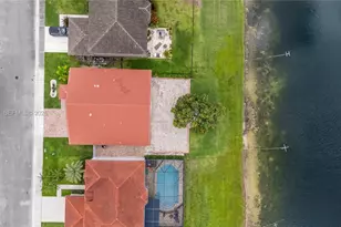 1601 SW 106th Terrace, Davie, FL 33324 - Photo 2