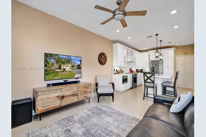 700 NW 158th Ln, Pembroke Pines, FL 33028 - Photo 16