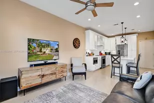 700 NW 158th Ln, Pembroke Pines, FL 33028 - Photo 16