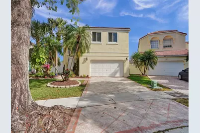 700 NW 158th Ln, Pembroke Pines, FL 33028 - Photo 2