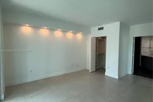 55 SE 6th St, Miami, FL 33131 - Photo 4