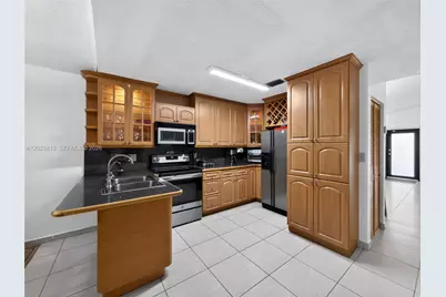 2462 W 65th St, Hialeah, FL 33016 - Photo 12