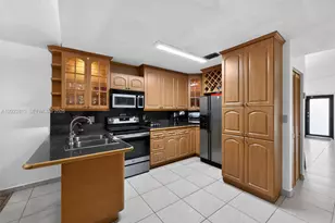 2462 W 65th St, Hialeah, FL 33016 - Photo 12