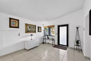 2462 W 65th St, Hialeah, FL 33016 - Photo 10