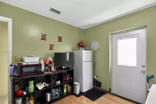2462 W 65th St, Hialeah, FL 33016 - Photo 30